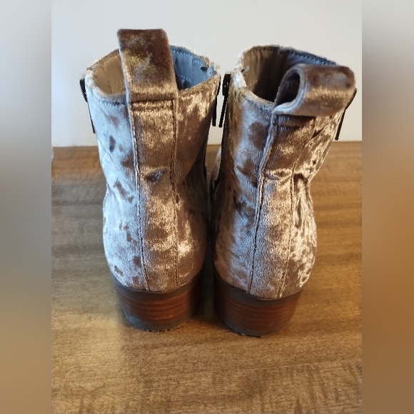 American Eagle velvety ankle boots, size 8 - Picture 3 of 4